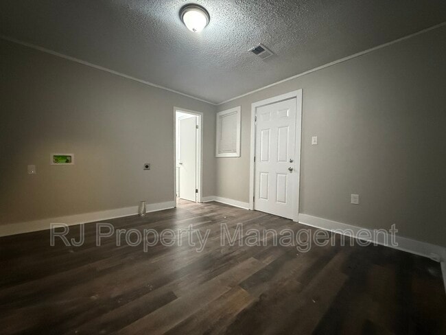 Building Photo - 705 Harahan Rd