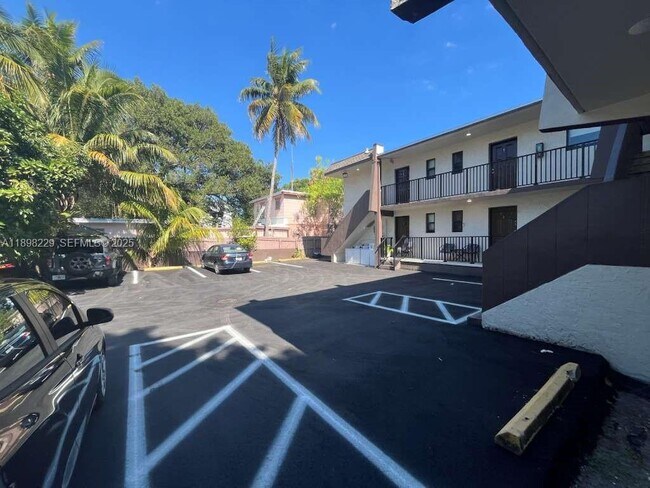 Building Photo - 1484 NW 15th Ave