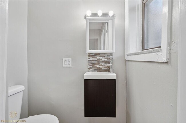 Building Photo - 1500 48th Ct