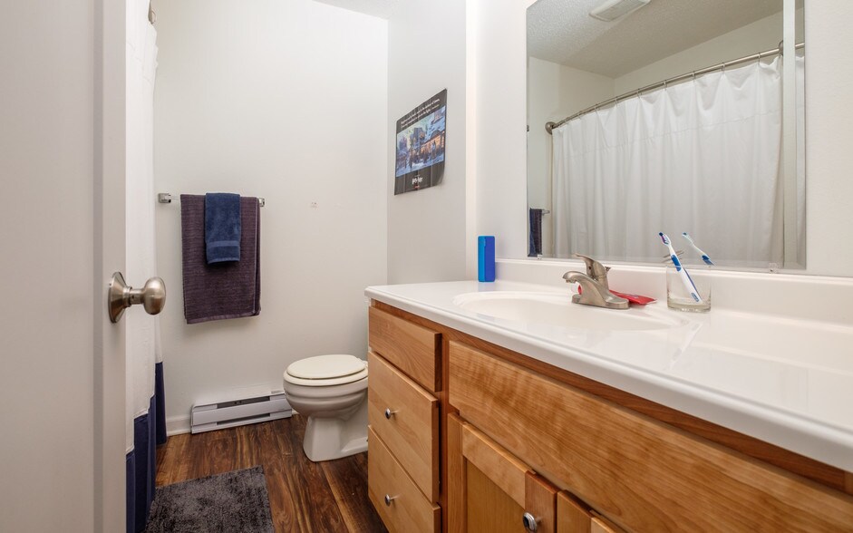 Building Photo - 204 Oak Blvd