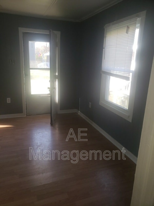 Building Photo - 163 Choate St