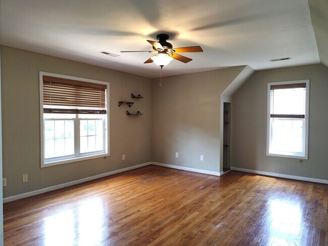 Building Photo - Stunning Corner Lot home located within a cul-de-sac in the Mitchell Glen Community!