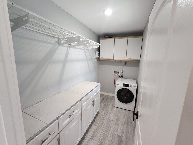 Building Photo - 14237 Emelita St