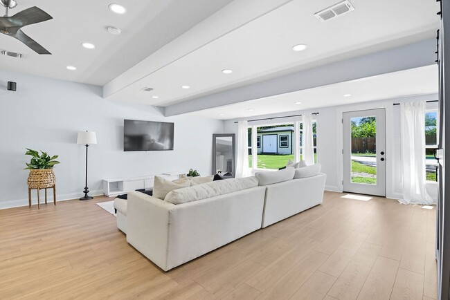 Building Photo - Home for Rent