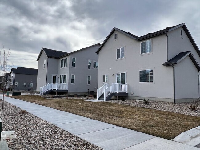 Building Photo - 1415 3500 W
