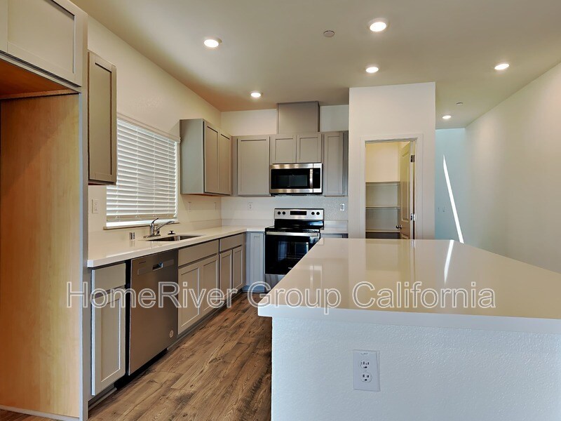 Building Photo - 8829 Cohasset Wy