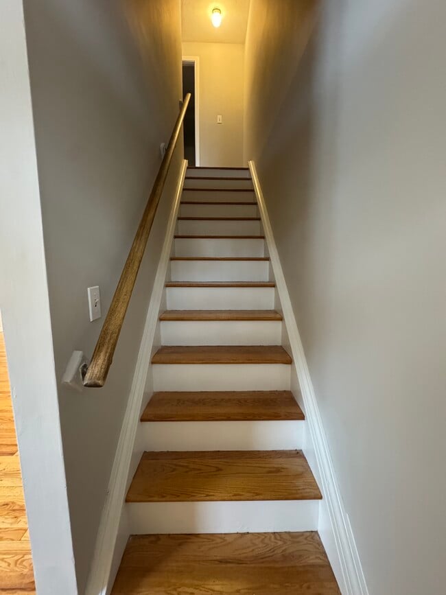 Building Photo - 144 E Main St