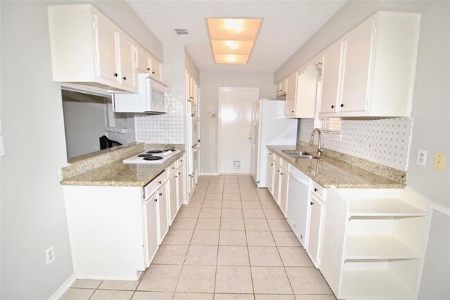 Building Photo - 13511 Brook Hollow Dr
