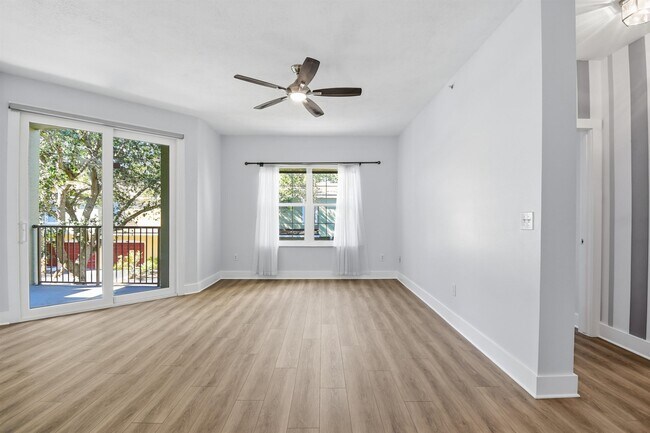 Building Photo - 2005 Mariposa Vista Ln