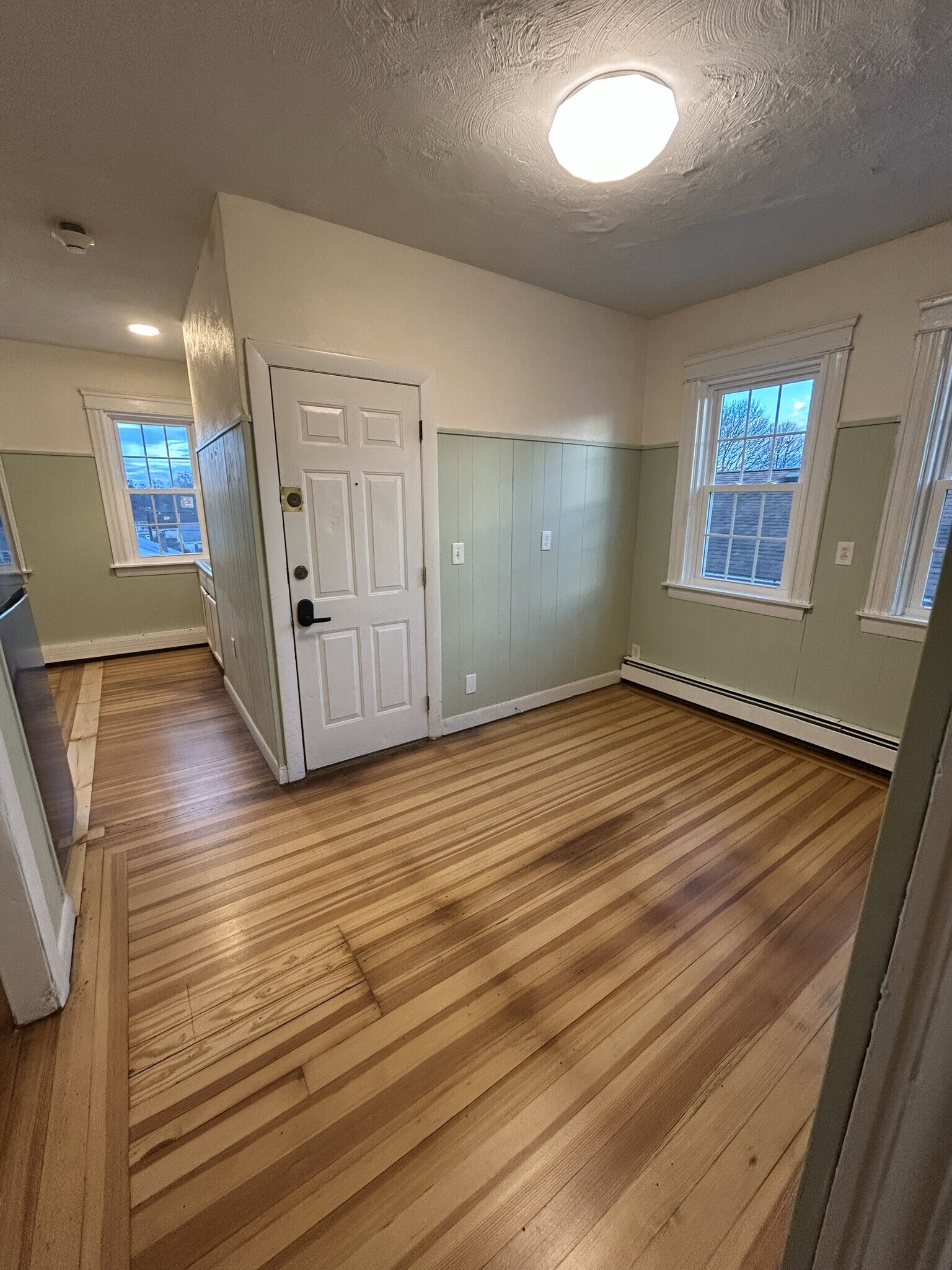 Building Photo - 335 Academy Ave