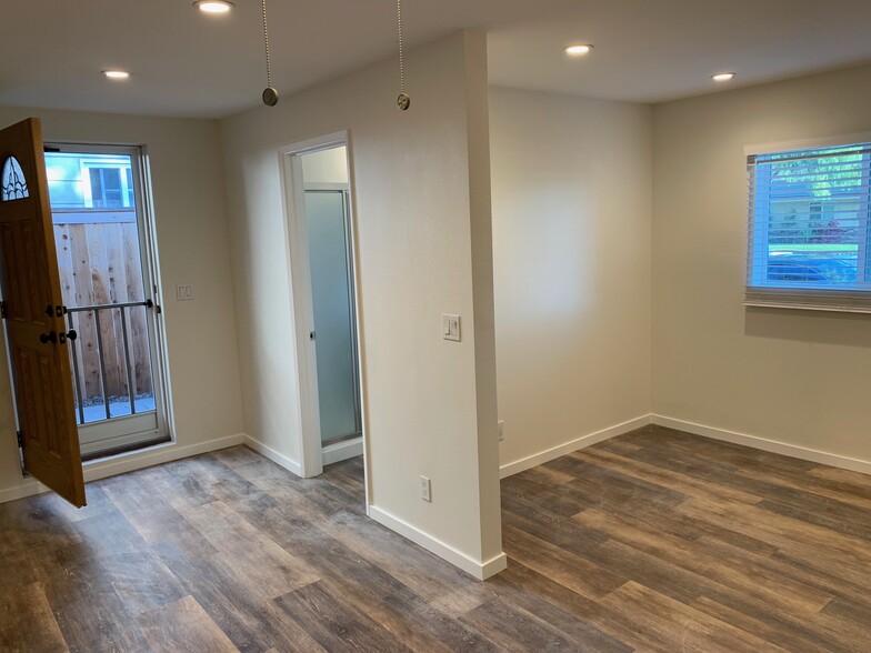 Building Photo - 5094 Santa Susana Ave