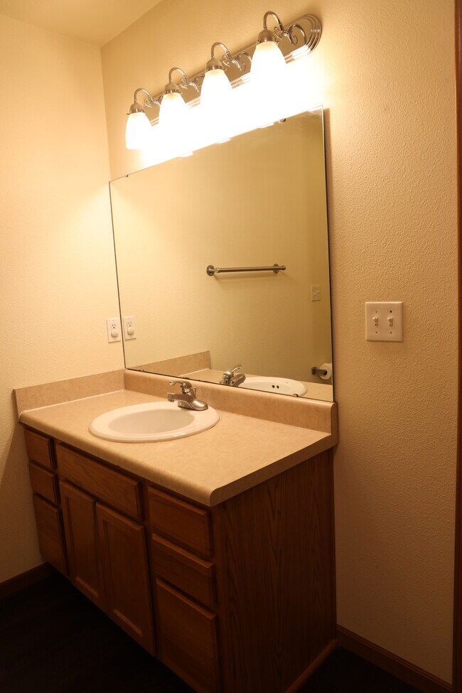 Building Photo - 22635 Hollow Oak Ln