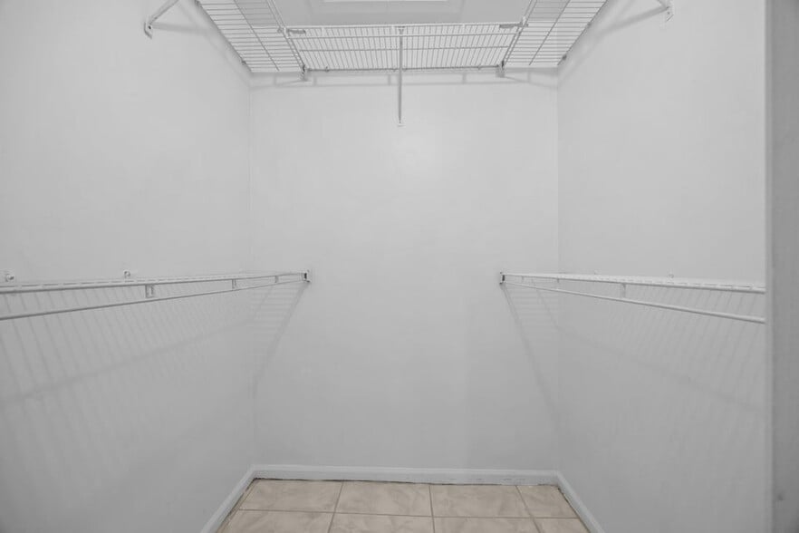 Building Photo - 9905 Pineapple Tree Dr