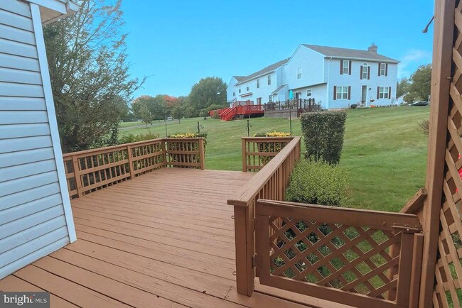 Building Photo - 403 Essex Ct
