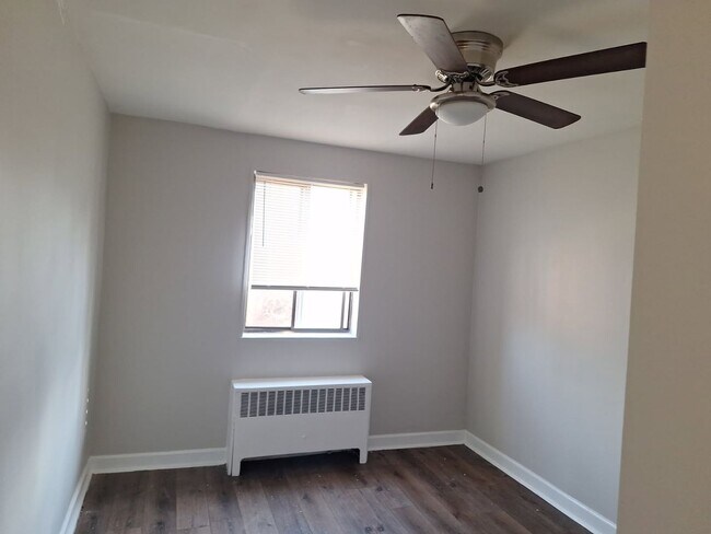 Building Photo - Affordable 2-Bedroom Apartment in Southwes...