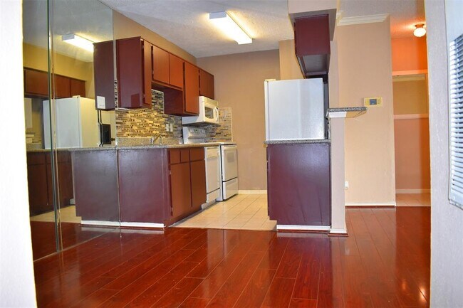 Building Photo - 2750 Holly Hall St