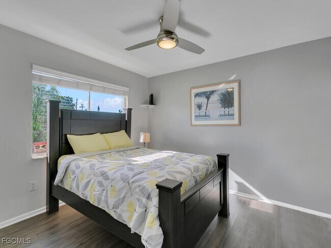 Building Photo - 908 SE 35th Terrace