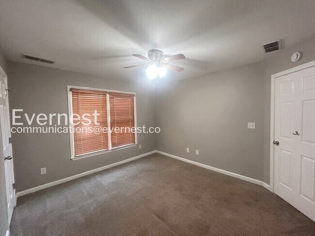 Building Photo - Limited Time Special Offer / 4 Bed, 4 Bath Home with Garage / Pet-Friendly / Vouchers Accepted / ...