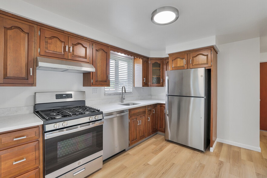 Kitchen - 1755 Elderslee Rd