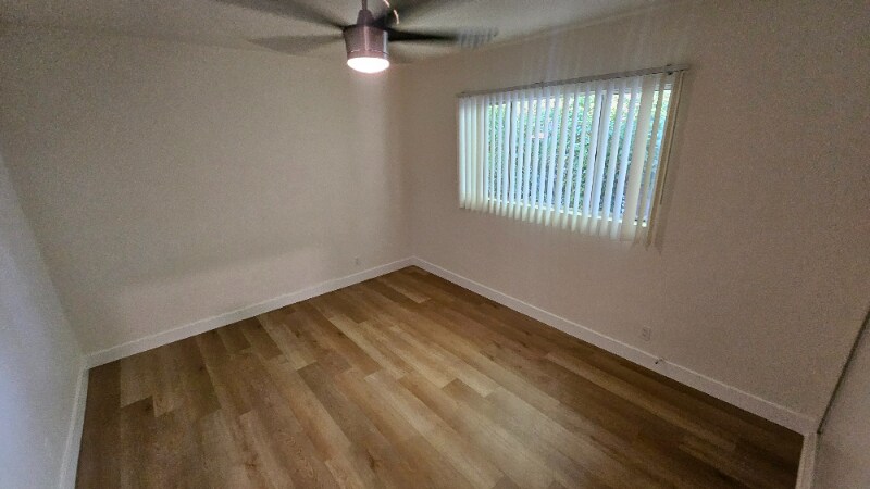 Building Photo - 638 N W Knoll Dr