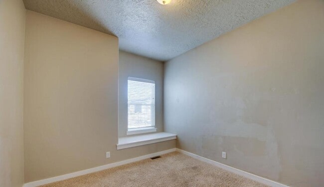 Building Photo - 5587 W Song Sparrow St