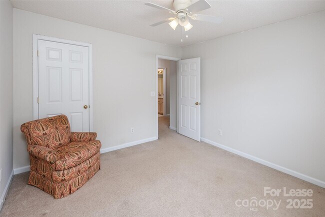 Building Photo - 16017 Woodcote Dr