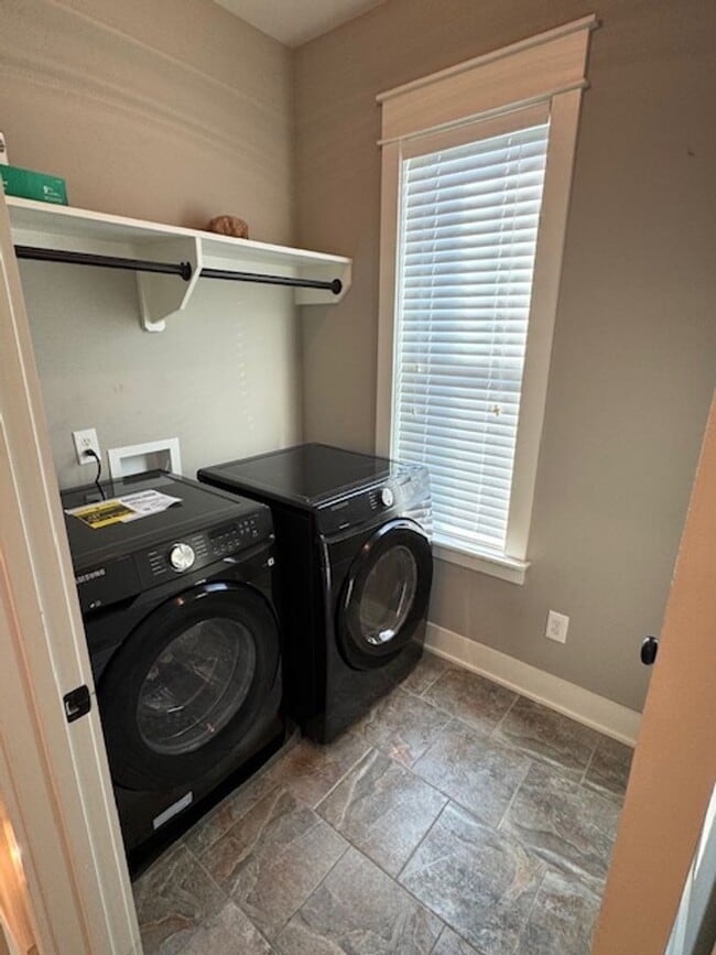 Building Photo - Beautiful custom home in East Nashville!