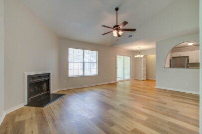 Building Photo - 2 Bedroom/ 2 Bath Condo/Open Floor Plan