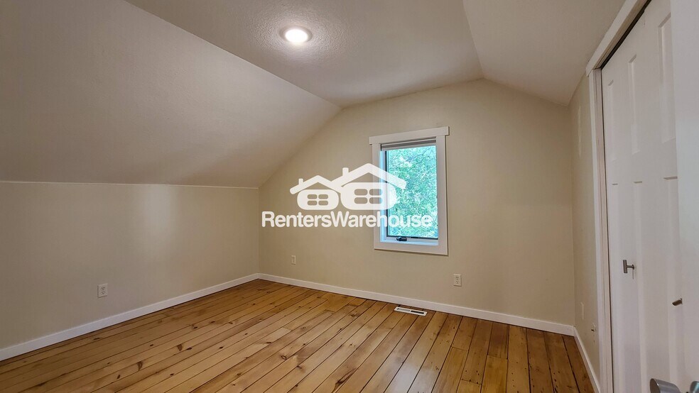 Building Photo - 217 River St