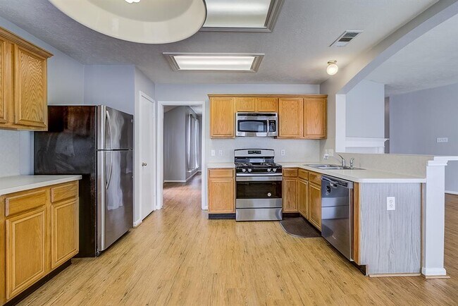 Building Photo - 4826 Linden Pl