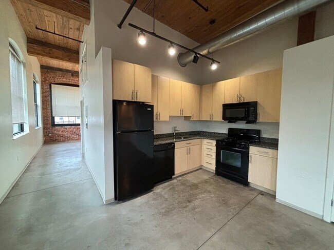 Primary Photo - 88 Gerrish Ave