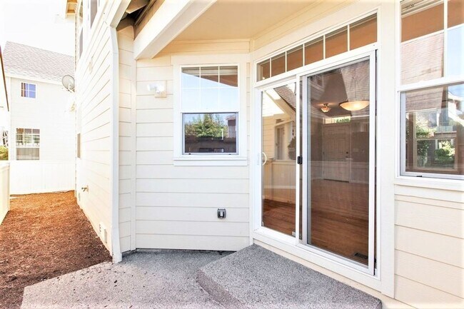 Building Photo - Absolutely Charming 3-Bed 2.5-Bath Home wi...