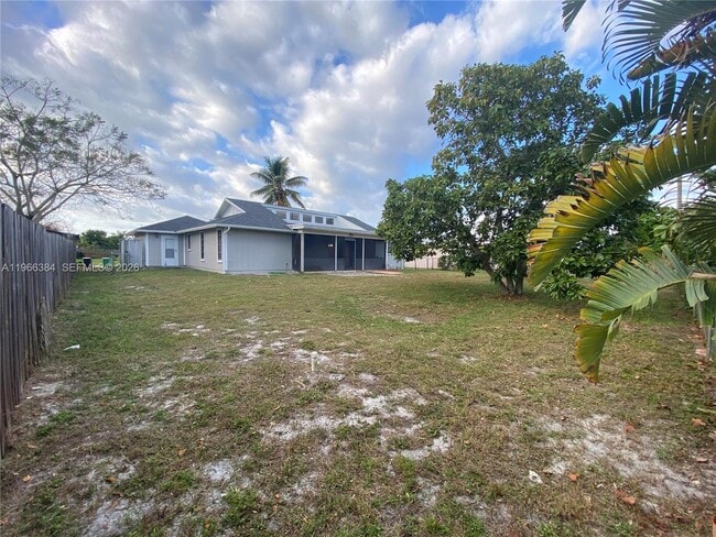 Building Photo - 371 SE Fairchild Ave