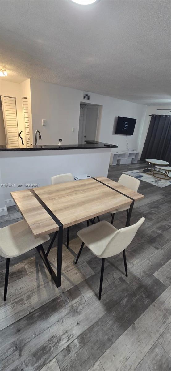 Building Photo - 530 S Park Rd