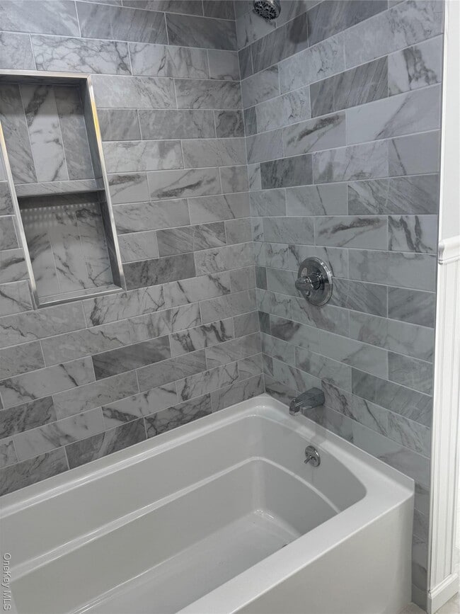 Building Photo - 8064 Albany Post Rd