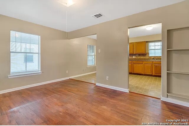 Building Photo - 215 Legion Dr W