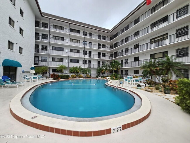 Building Photo - Coastal Paradise Awaits: Elegant 2-Bed, 2-...