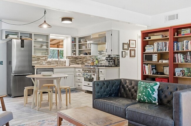 Building Photo - 8801 Redfield Ln