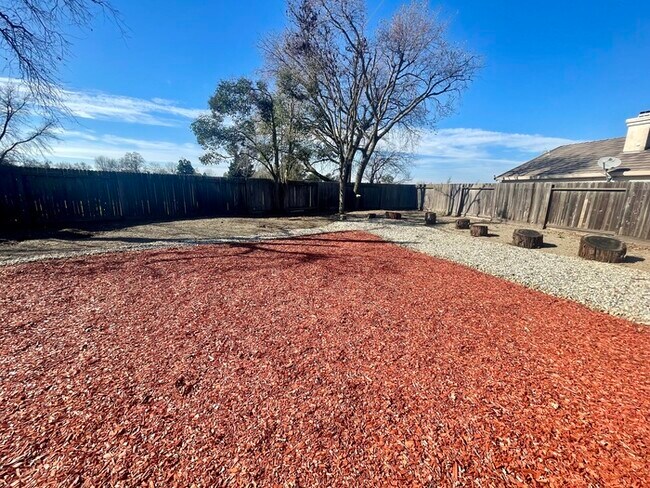 Building Photo - Stunning newly remodeled 3 bedroom 2 bathroom home!
