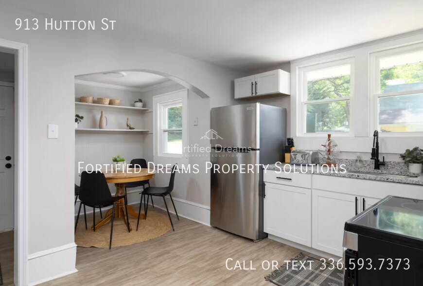 Building Photo - 913 Hutton St