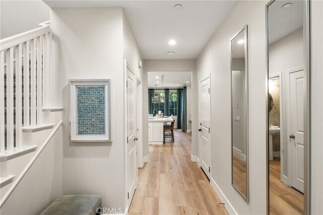 Building Photo - 52 Brindisi