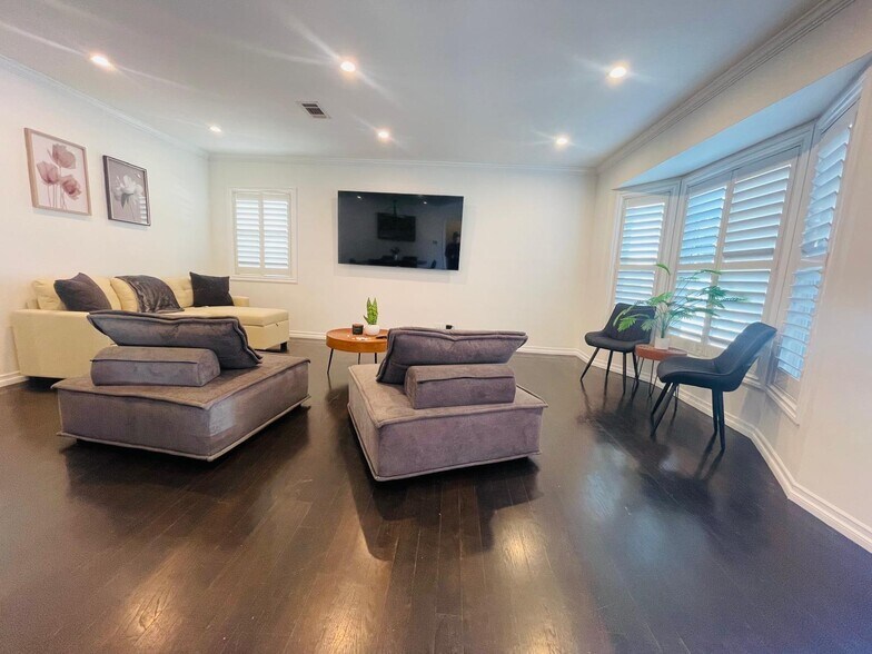 Building Photo - 17946 Valley Vista Blvd