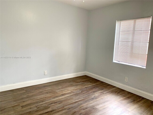 Building Photo - 2316 Madison St