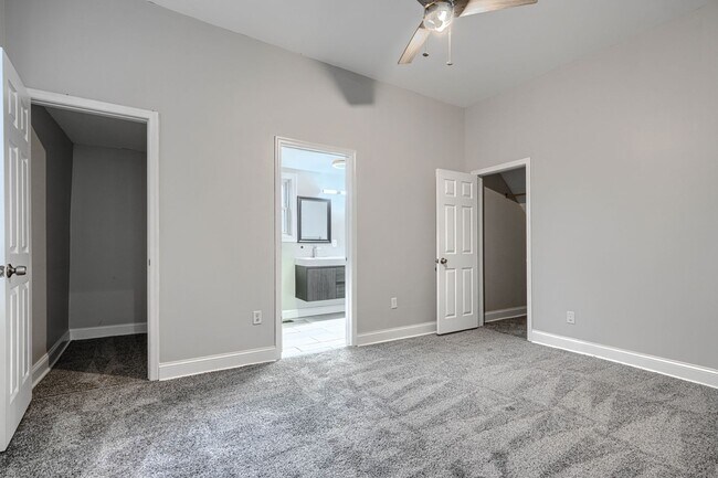 Building Photo - 4012 Fernhill Ave