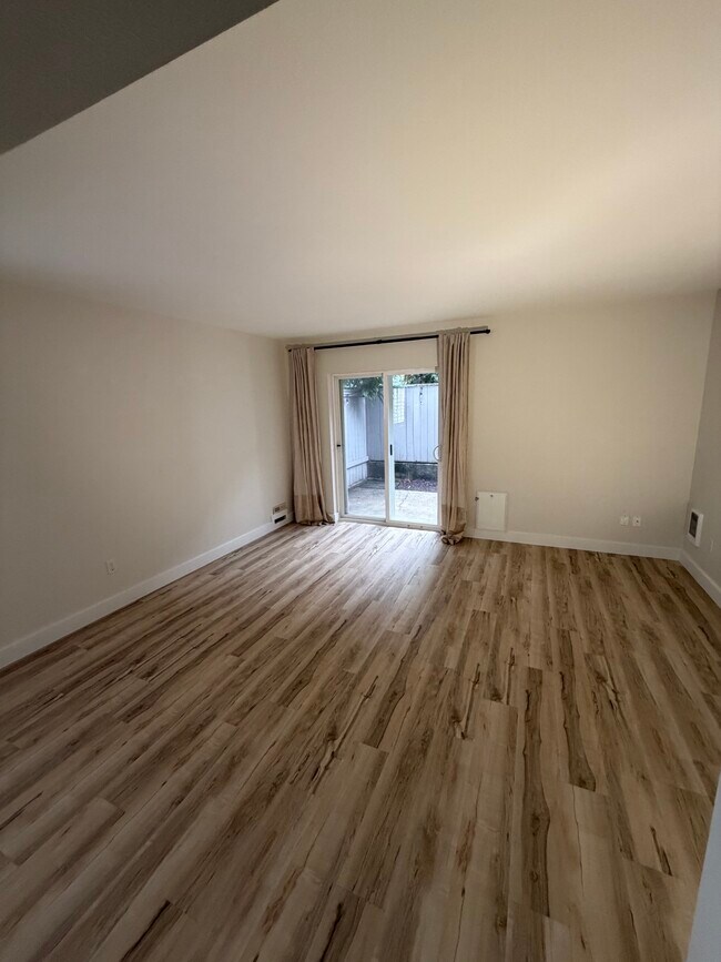 Building Photo - 4656 N Pearl St