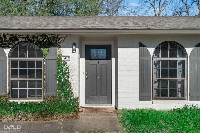 Building Photo - 1419 Teekell St