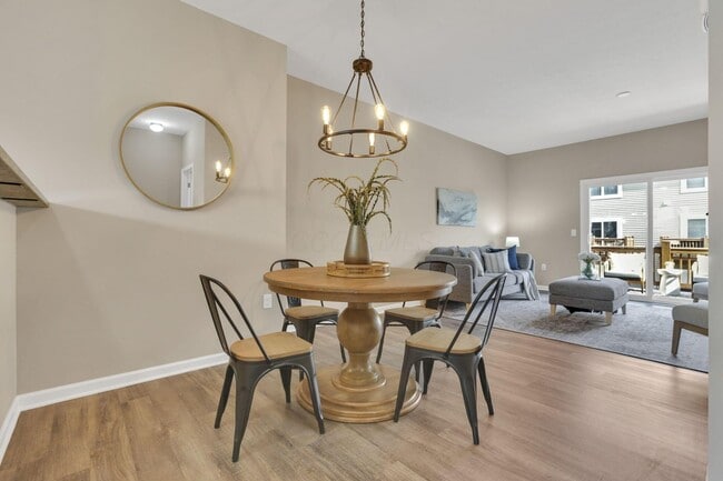 Building Photo - 483 Autumn Ridge Cir