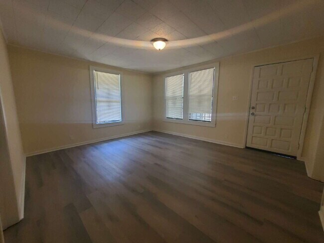 Building Photo - 320 Macon St