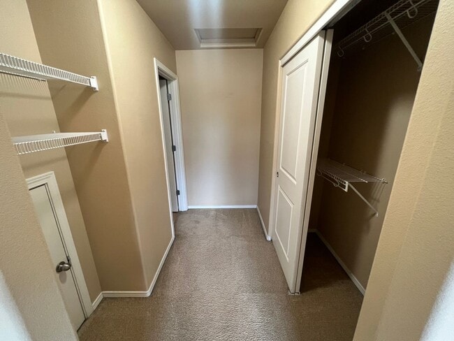 Building Photo - 2 Bed/1.5 Bath Townhome Near the Old Mill - Attached Garage