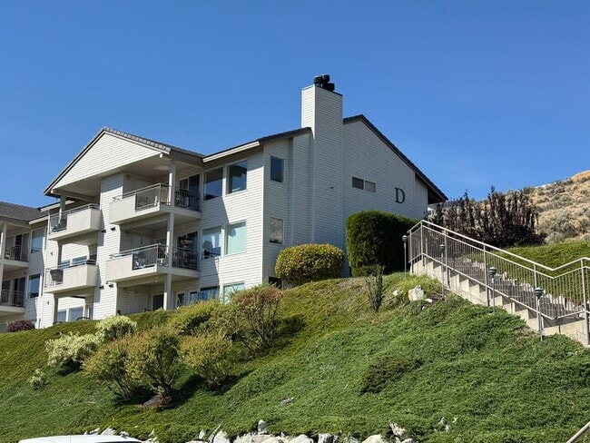 Building Photo - 808 W Manson Rd